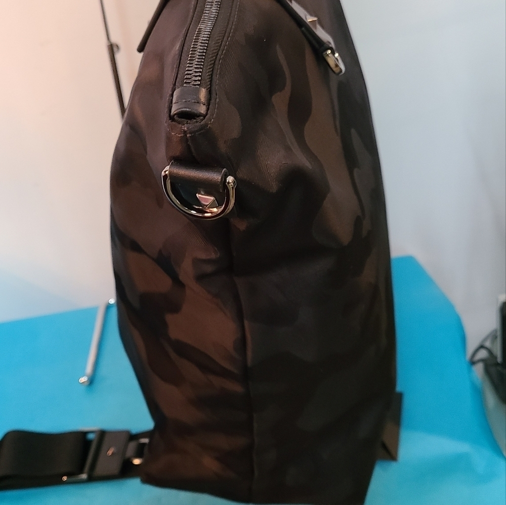 Valentino Garavani 2Way Rockstud Camo Tote Bag - Picture 3 of 14